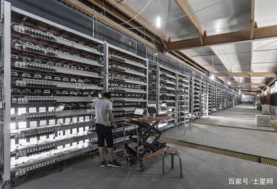 Large scale cryptocurrency mining farm with multiple rigs
