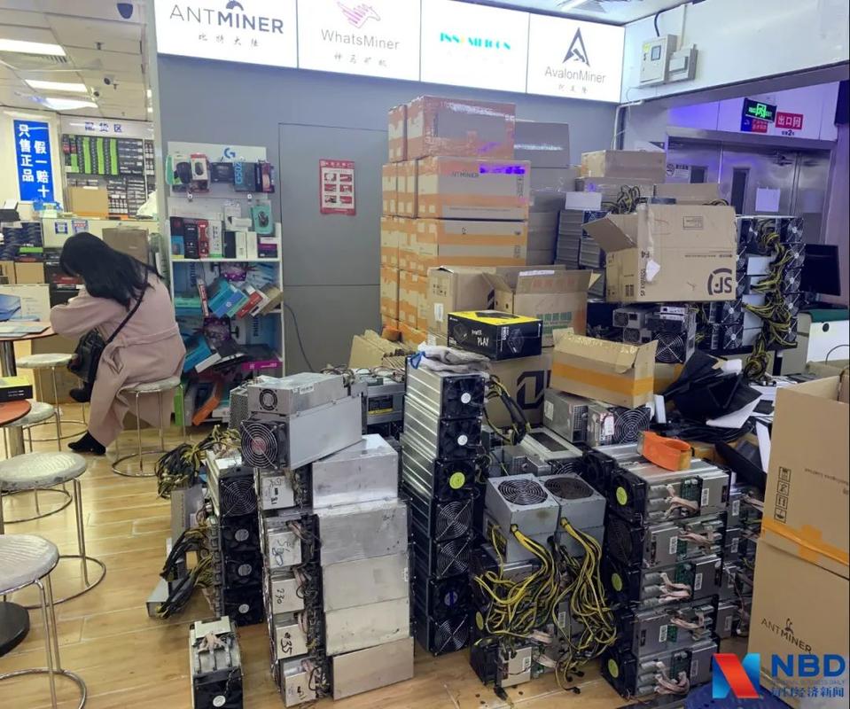 Low noise Bitcoin mining rig with advanced cooling systems